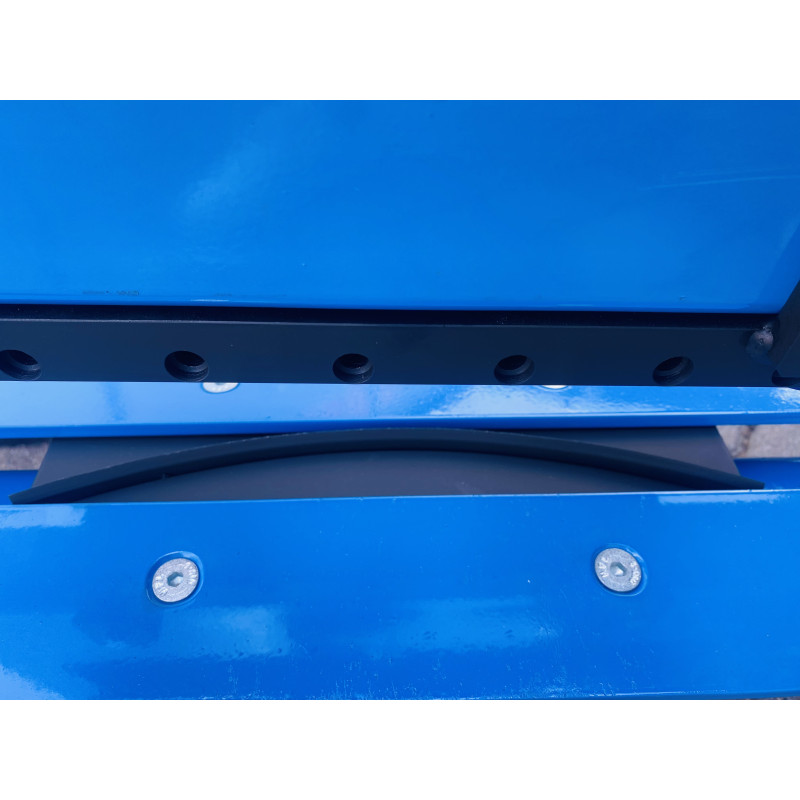 Przystawka do cięcia po łuku